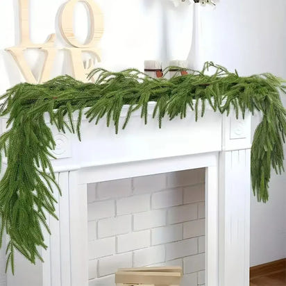 Lush Evergreen Garland – Effortless Elegance, Year-Round Greenery