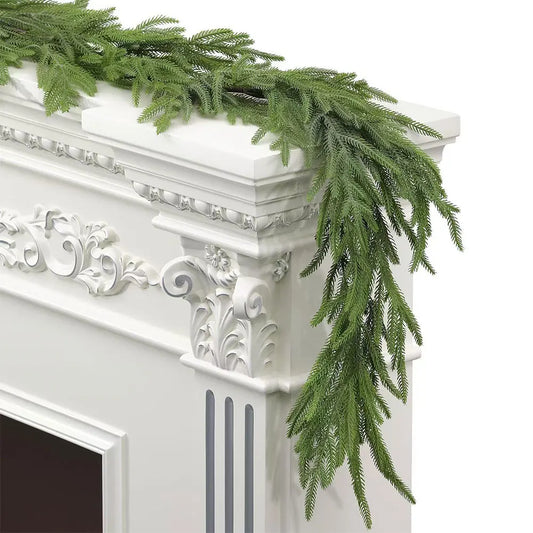 Lush Evergreen Garland – Effortless Elegance, Year-Round Greenery